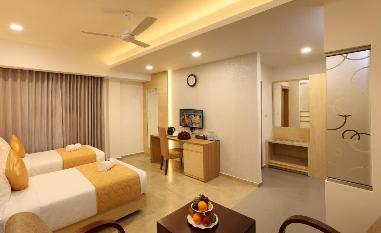 Flora Charishma Residency Aluva Hotel Kochi Exterior foto
