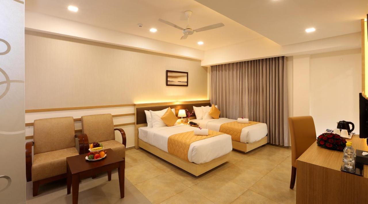 Flora Charishma Residency Aluva Hotel Kochi Exterior foto