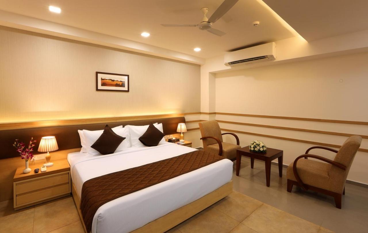 Flora Charishma Residency Aluva Hotel Kochi Exterior foto