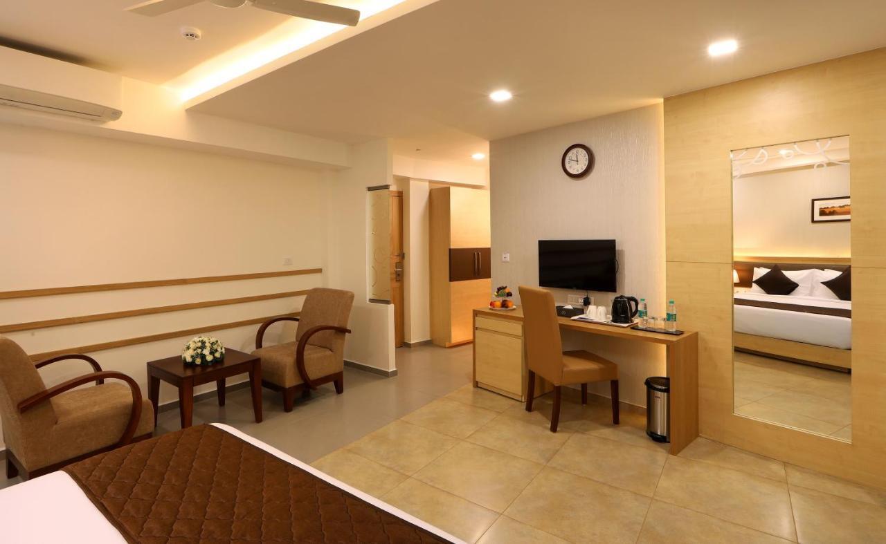 Flora Charishma Residency Aluva Hotel Kochi Exterior foto