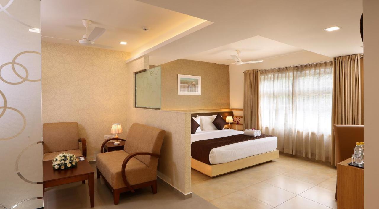 Flora Charishma Residency Aluva Hotel Kochi Exterior foto