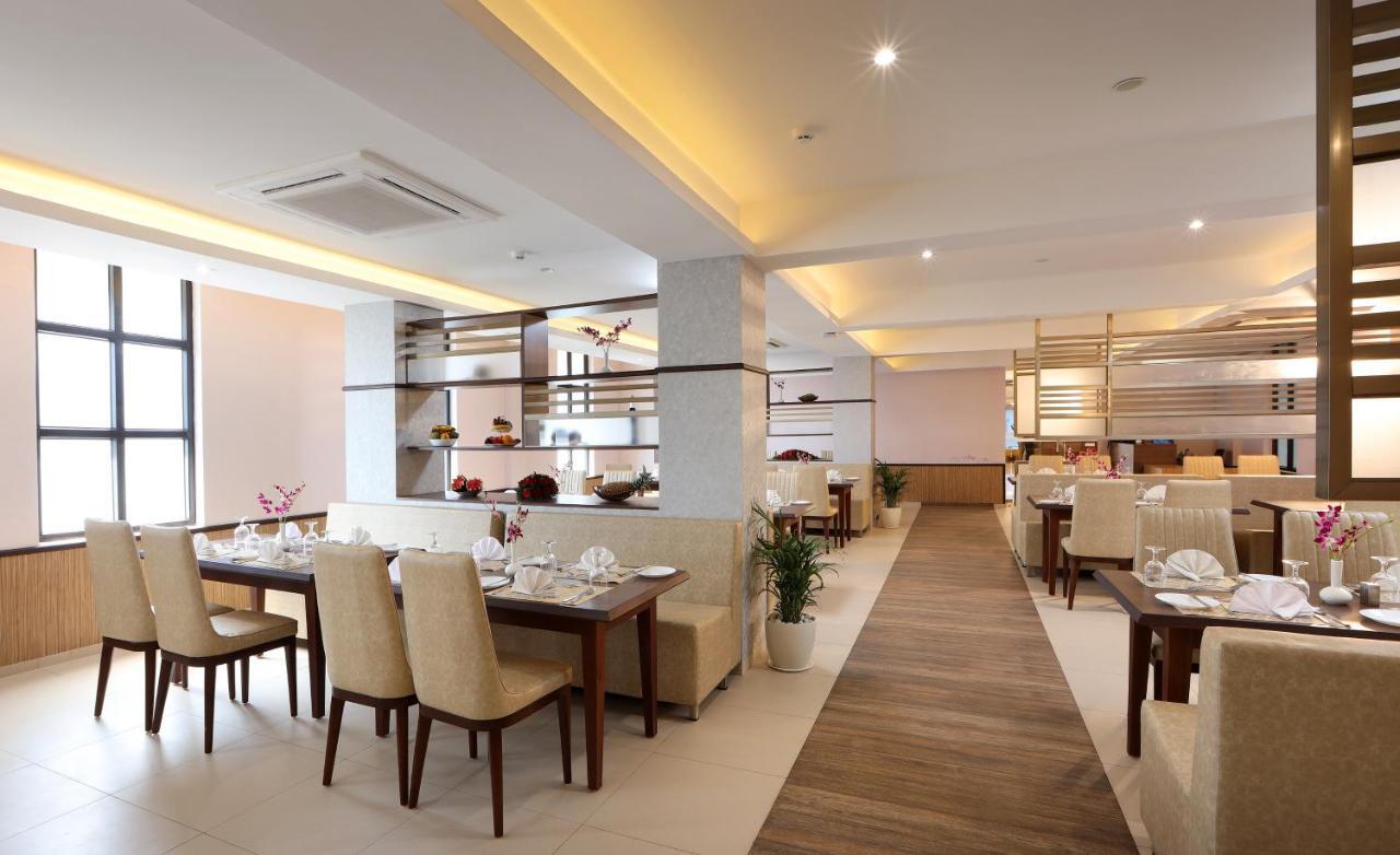 Flora Charishma Residency Aluva Hotel Kochi Exterior foto