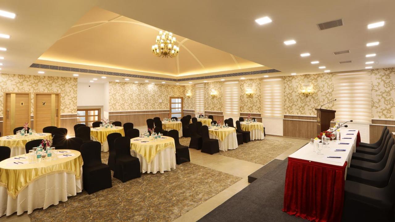 Flora Charishma Residency Aluva Hotel Kochi Exterior foto
